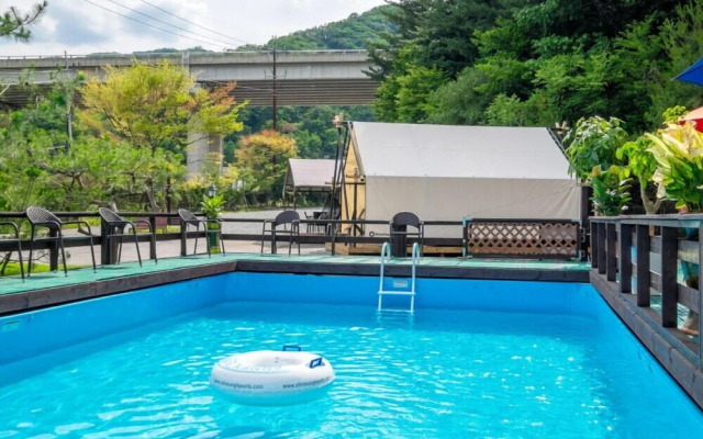 Four Seasons leisure town - Glamping