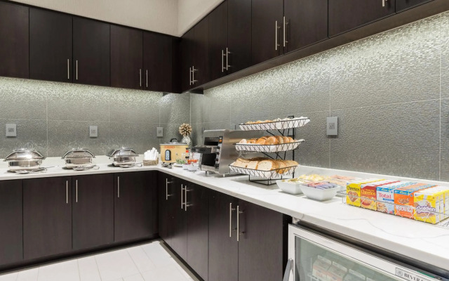 Courtyard by Marriott Edgewater NYC Area