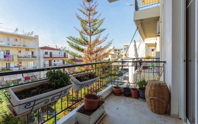 Bright Comfy Flat near Beach & City Center