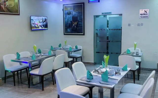Lushville Hotel and Suites