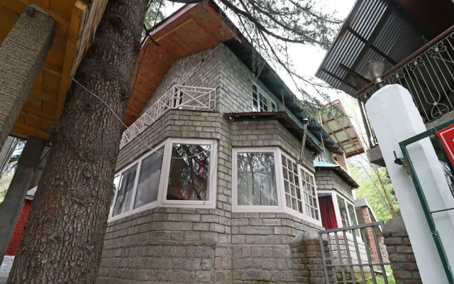 OYO 13724 Home Cosy Stay Near Mall Road