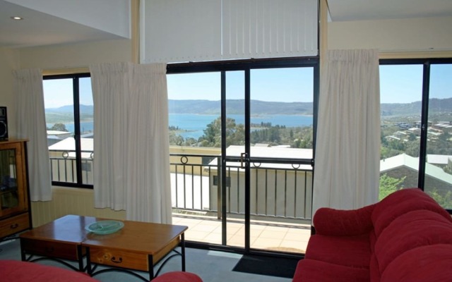 Dromaius 5 - Great Views of The Snowy Mountains