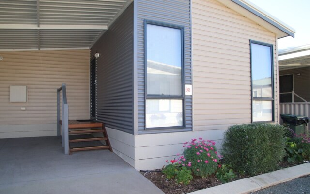 Serpentine Falls Park Home & Tourist Village