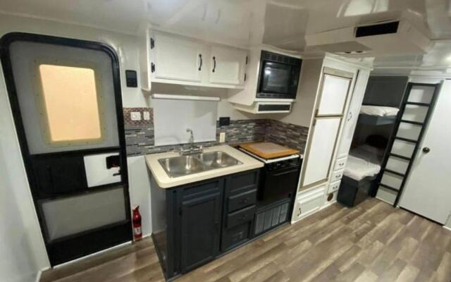 Wildwood Camper De Sleeps 6-7,