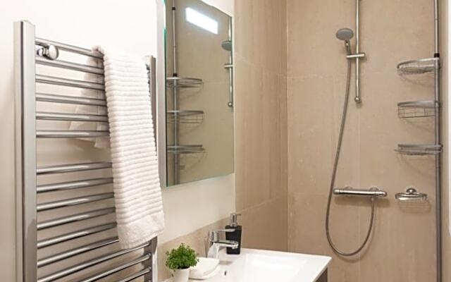 2 Bedroom Apartment - Canal View