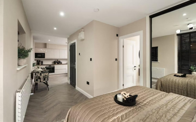 Edinburgh Apartment - Sleeps 2 - Princes St Close