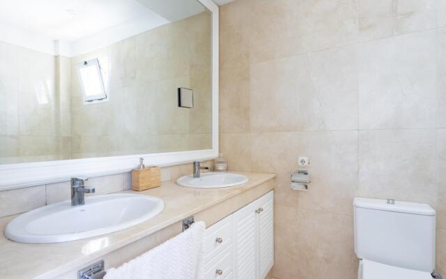 Home2Book Stunning Villa Raquel, Pool & View