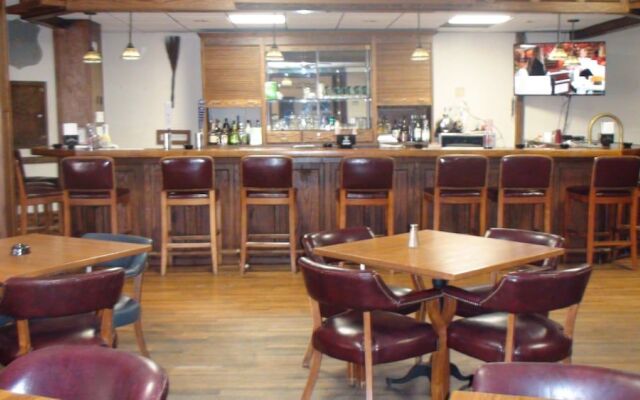 Armstrong Inn and Suites
