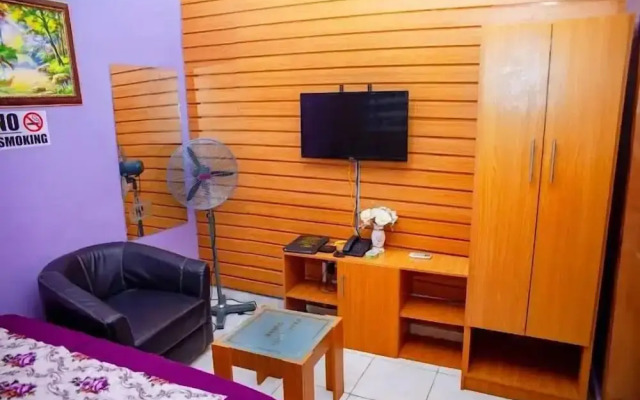 The Kings Hotel and Suites