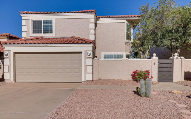 Glendale Golf Getaway w/ Pool & Putting Green!