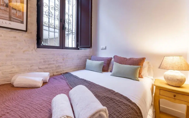 Triana Acacias by Valcambre