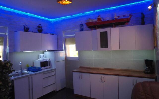 Apartments and bungalows Dalibor