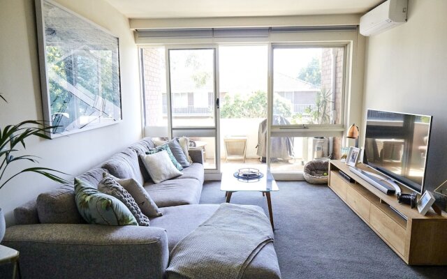 Retro Apart with Air Conditioning Perfect Location