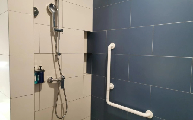 Holiday Inn Express Shanghai Kangqiao by IHG