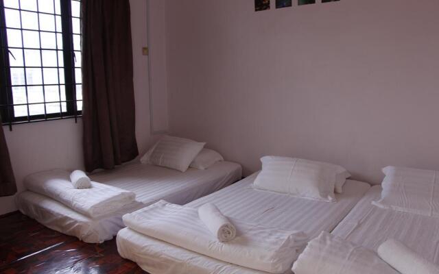 Three Little Birds Home - Hostel
