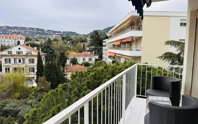 Two Bed Apt in the Center of Cannes - 2229