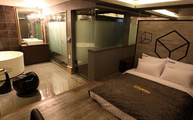My Place Hotel