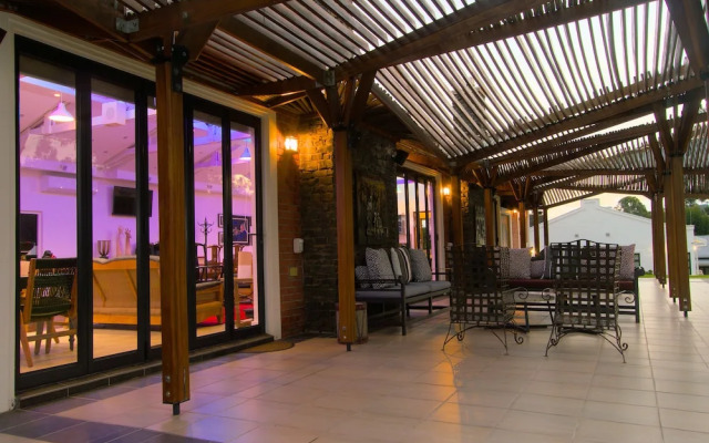 Bali and Eva Midlands