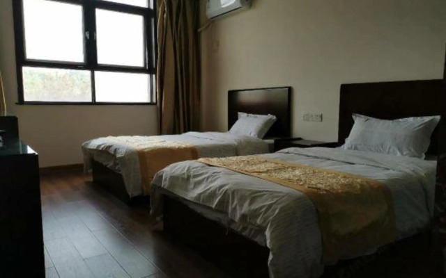 Golden Grove Hotel