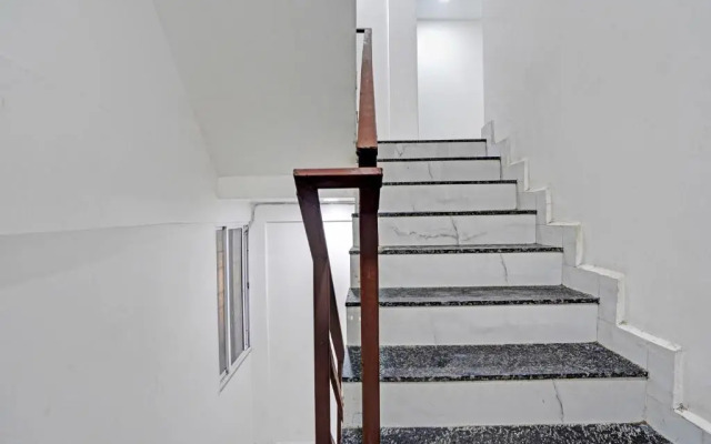 OYO Flagship 80479D Ocean Blue