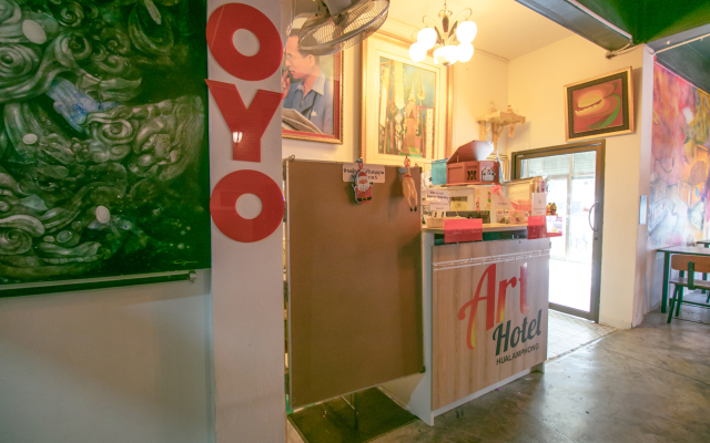 OYO 568 Art Hotel Hua Lamphong - Hostel