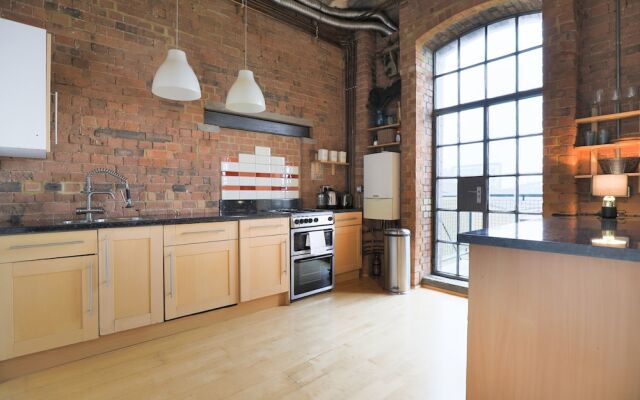 Quirky 1 Bedroom Warehouse Flat With Balcony