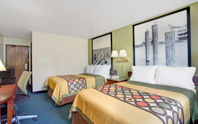 Super 8 by Wyndham Newport News/Jefferson Ave.