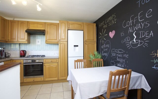 Sleek 2BD House with Garden Heart of Guildford