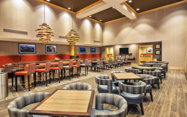 Hampton Inn & Suites Madison-West