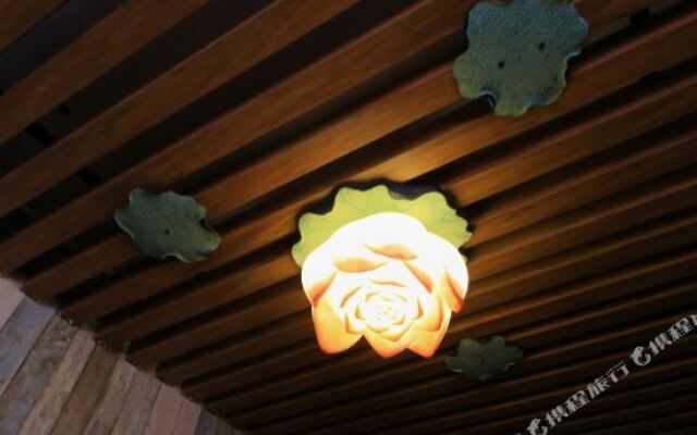 Yelia Creative Hotel (Yiwu Xiuhu Subway Station)