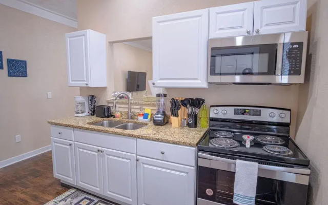 Fabulous Newly Renovated 1br/1ba Near Downtown
