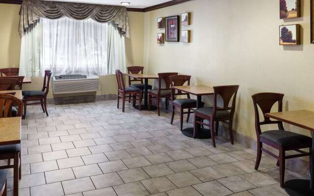 Quality Inn Lakeville North