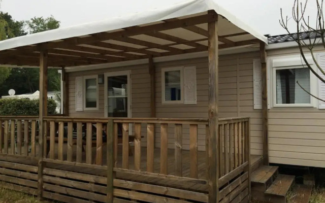 Mobil Home Dans Camping Mussonville