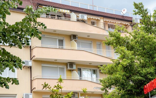 Fm Premium 1-Bdr Apartment With Parking - Azure Joy