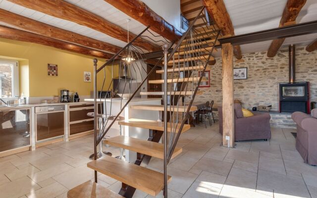 Charming Holiday Home in Saint-beauzire Near Forest