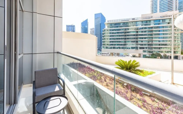 Flashy & Vibrant 1BR Apartment in Dubai Marina!