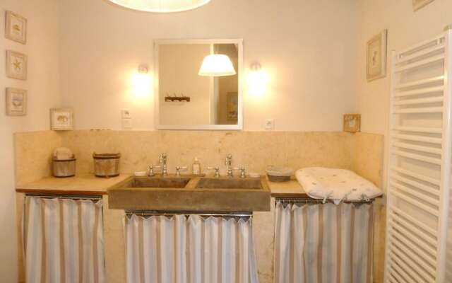 Villa With 7 Bedrooms in Pernes-les-fontaines, With Private Pool, Furn