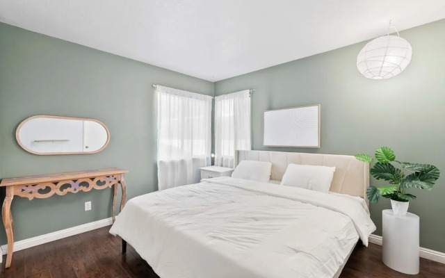 Modern Cozy Retreat With Pool Fireplace