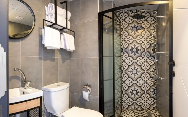 Gloria Airport Hotel