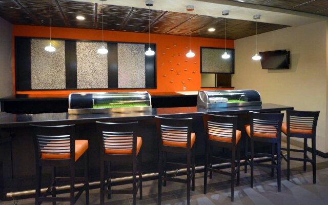 Rosen Inn, closest to Universal