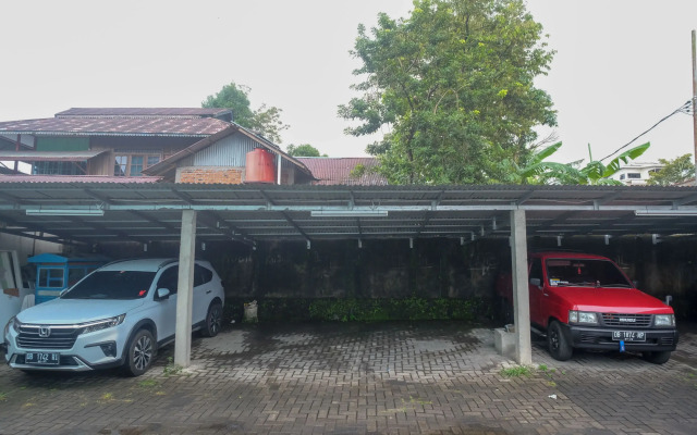 RedDoorz near Politeknik Manado