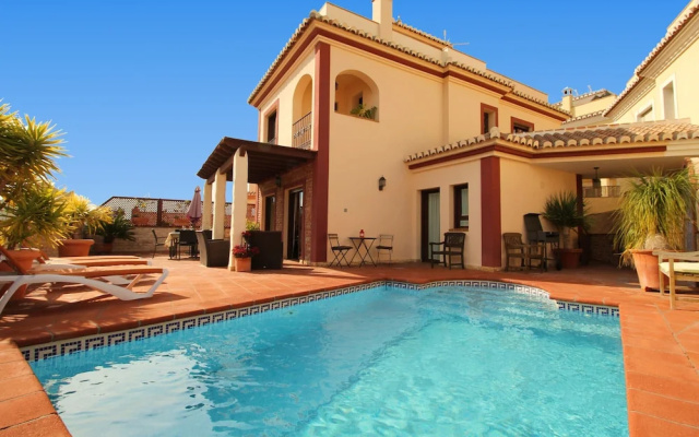 1033 Villa Laura