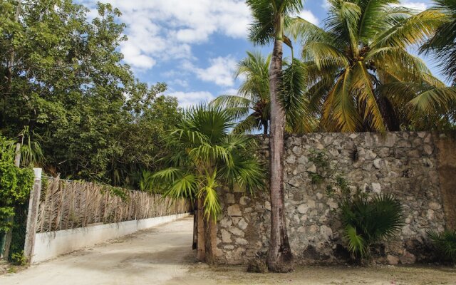 Angelina 28 Beachfront and Family Apartments - Modern and Relaxing Long Stays (20 min from Cancun Airport)