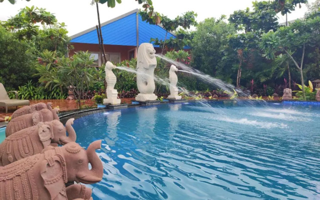 Mayfair On Sea, Morjim Beach