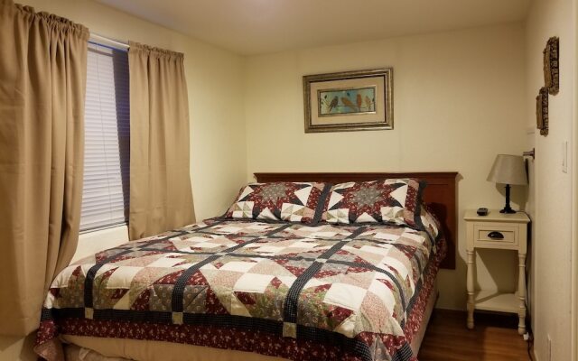 Mendelbaum Winery Guest Cabins