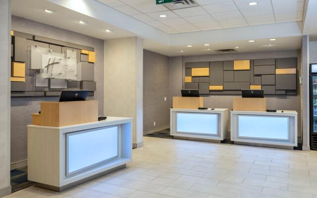 Holiday Inn Express Toronto - Downtown, an IHG Hotel