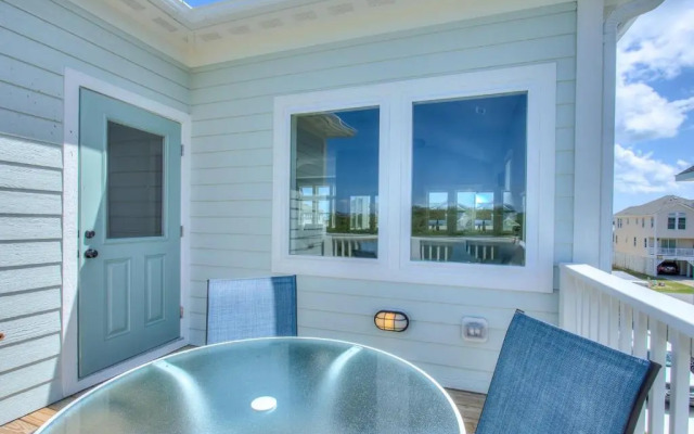 4056 - Tight Lines & Tan Lines