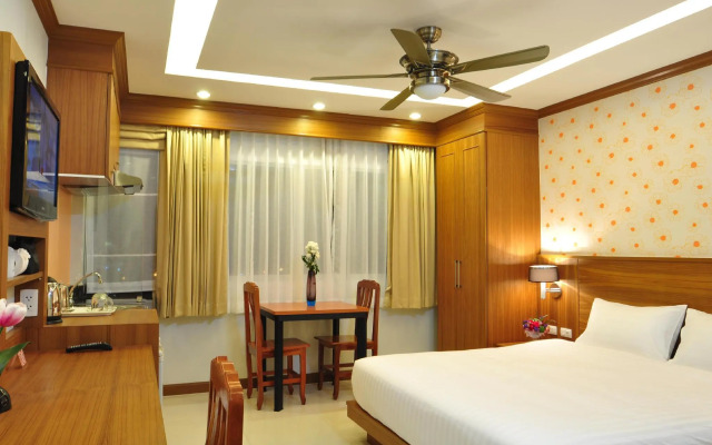 Green Harbor Hotel & Service Apartment