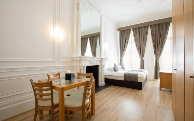 OYO The Cleveland Hotel