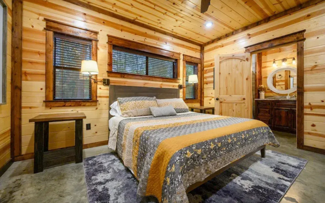 Sugar Daddy Cabin for 13!